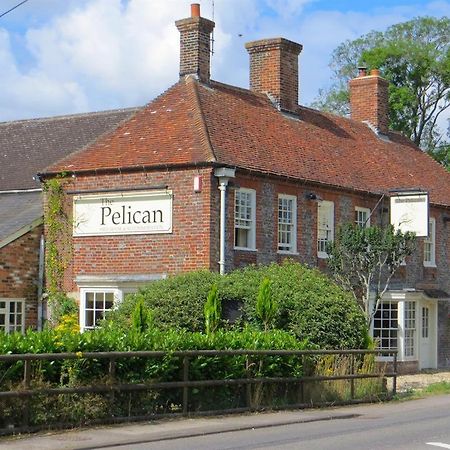 The Pelican Inn Froxfield  ภายนอก รูปภาพ