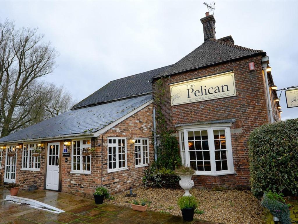 The Pelican Inn Froxfield  ภายนอก รูปภาพ